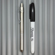 Load image into Gallery viewer, > Spoke Click Model C: Shiny Titanium / Groove Grip