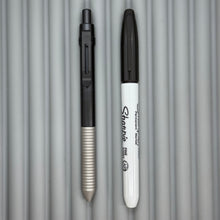 Load image into Gallery viewer, > Spoke Click Model C: Black Aluminum Barrel / Matte Titanium Grooved Grip