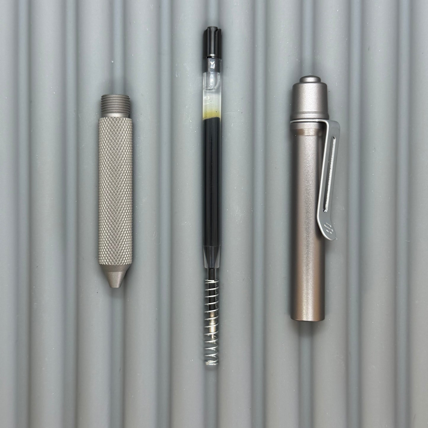> Spoke Click Model C: Gunmetal Ano Aluminum / Matte Titanium PEAK Knurled Grip