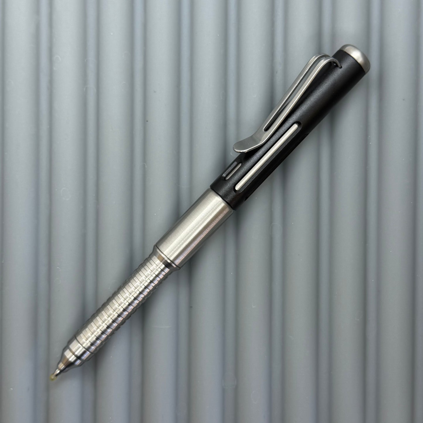 Roady XL / Titanium - Grooved Grip - Black Aluminum Slot Cap