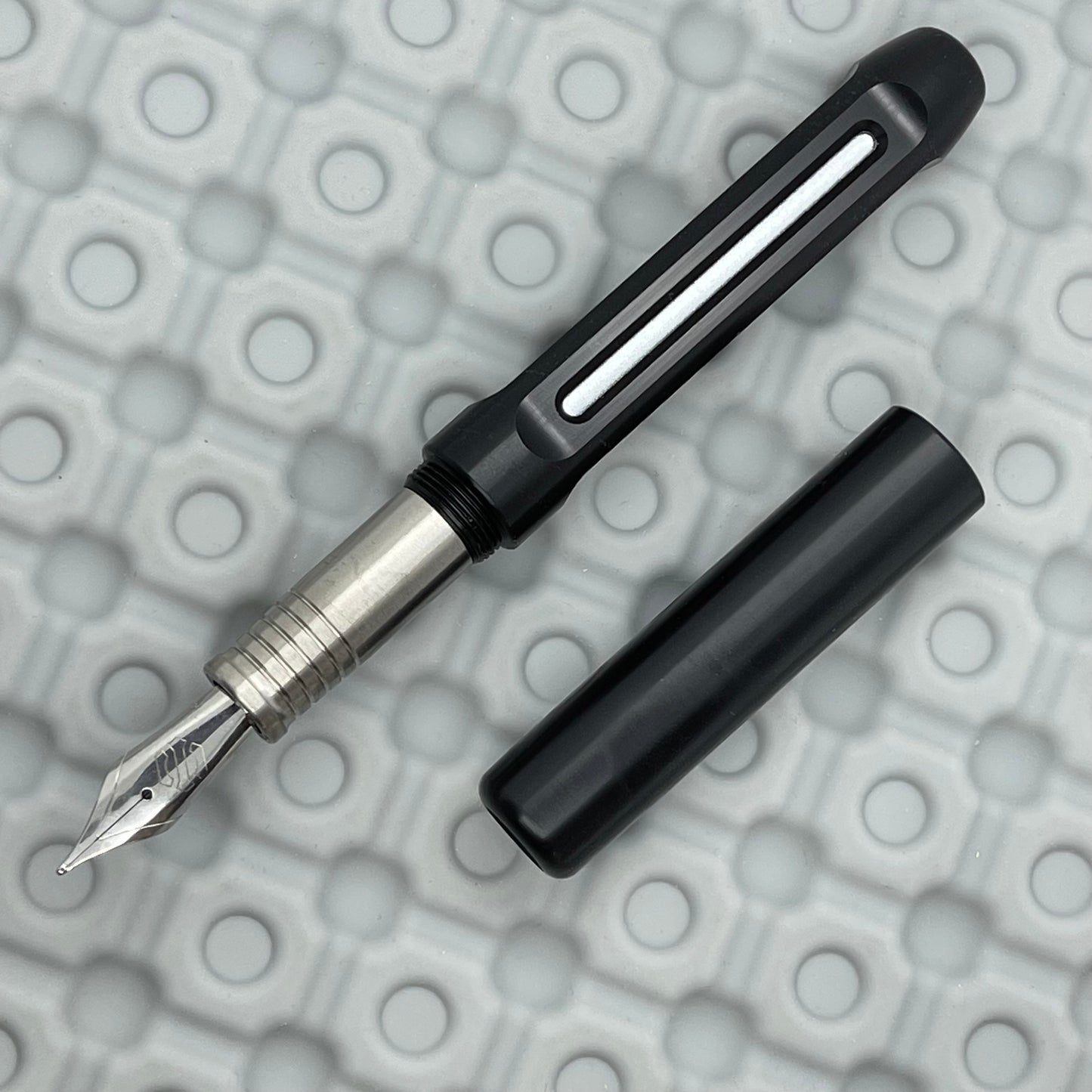Icon Poly prototype / Black