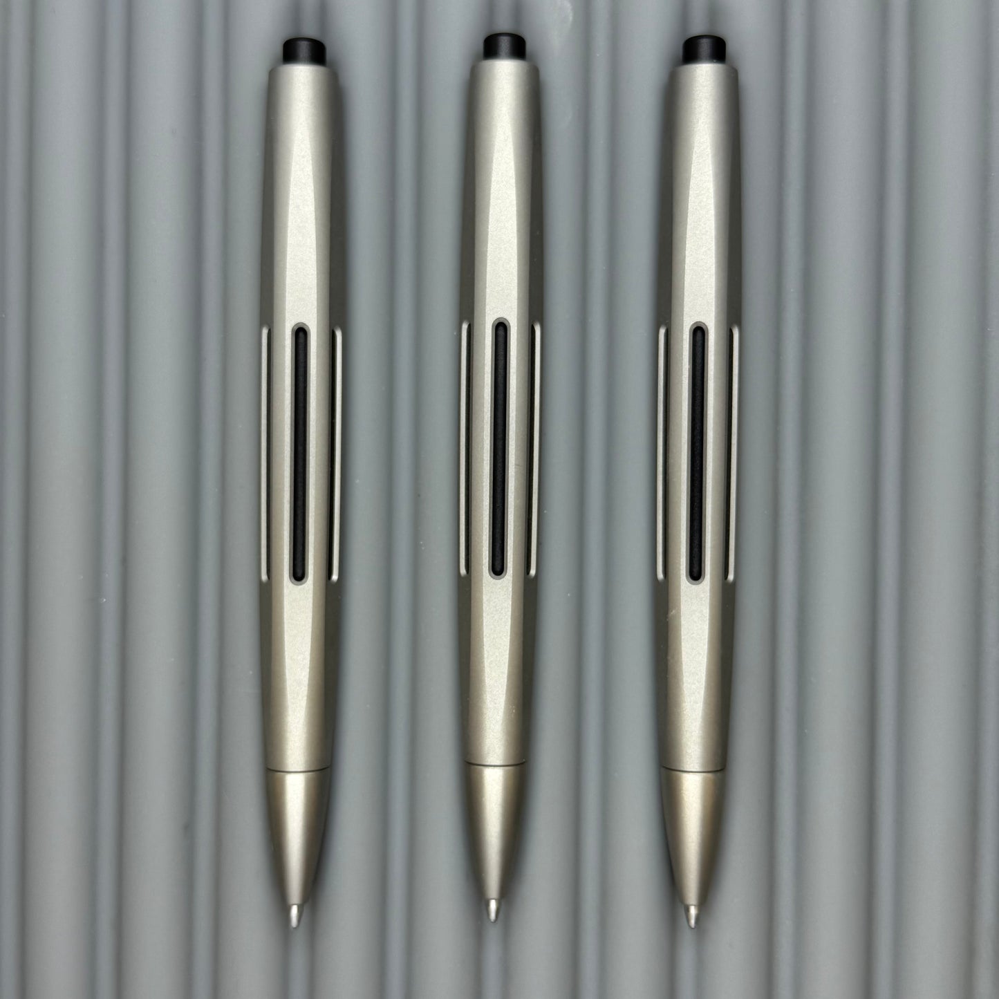 Clickstream / Matte Titanium