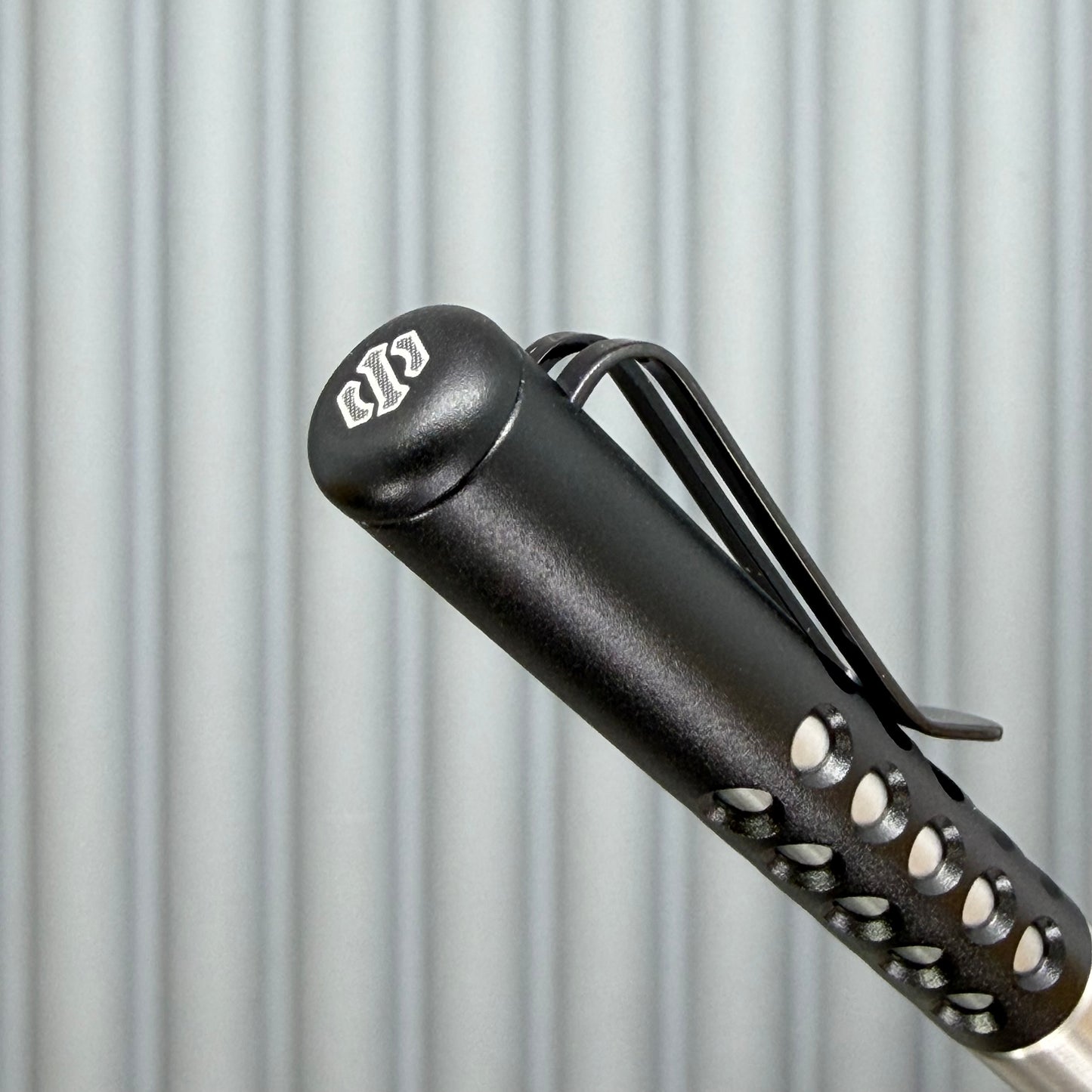 Roady - Titanium / Perf Black Cap