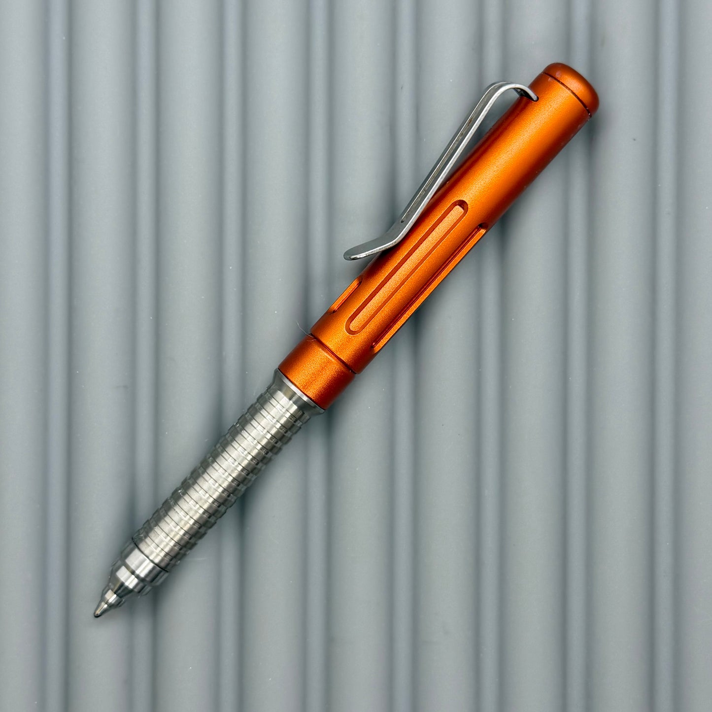 Roady - Slot Lava Orange / Titanium Groove Grip