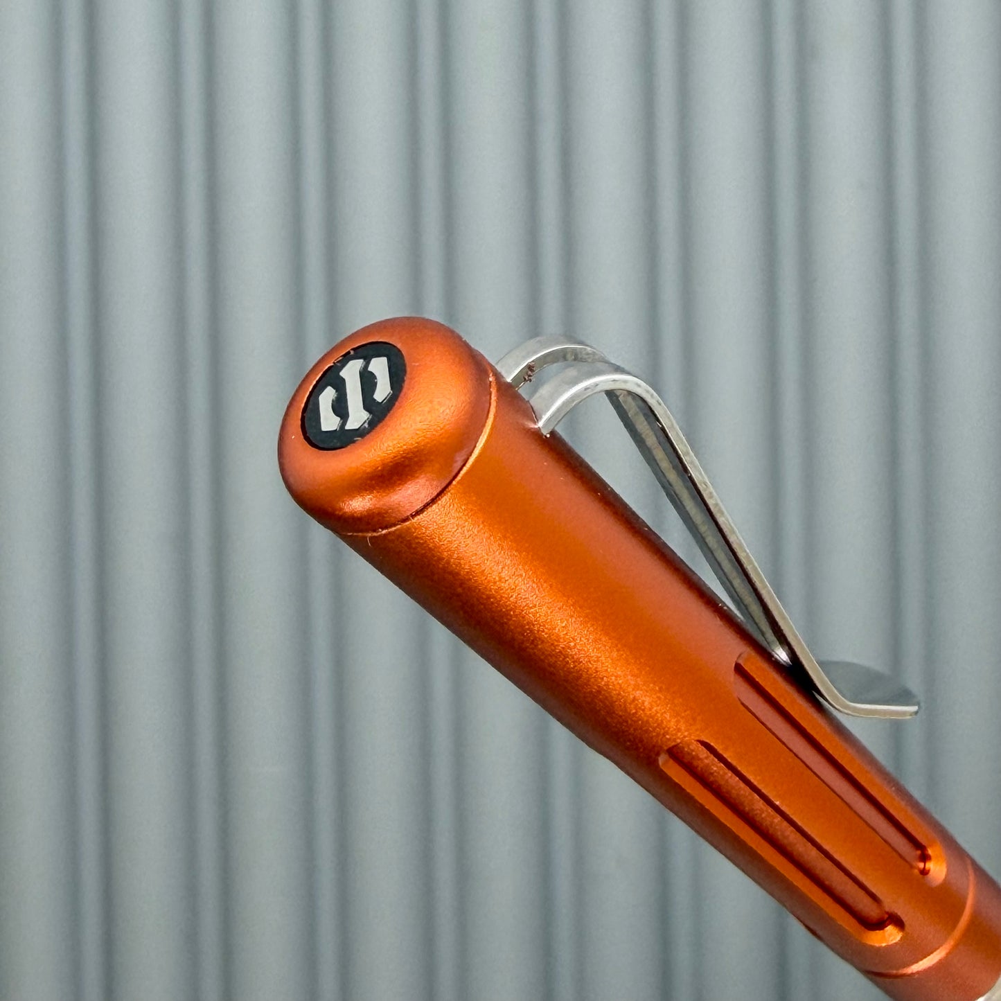 Roady - Slot Lava Orange / Titanium Groove Grip