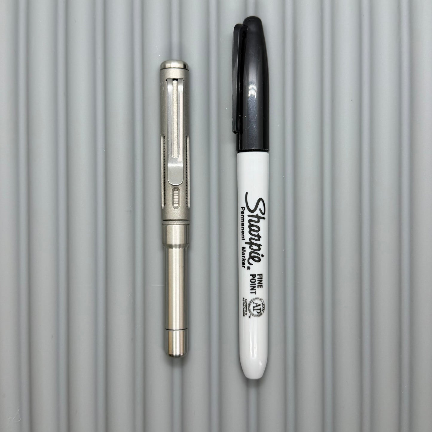 Roady  / Shiny & Matte Titanium with Slot Cap and Groove Grip