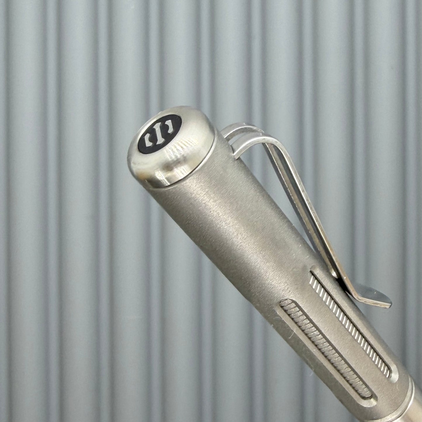 Roady  / Shiny & Matte Titanium with Slot Cap and Groove Grip