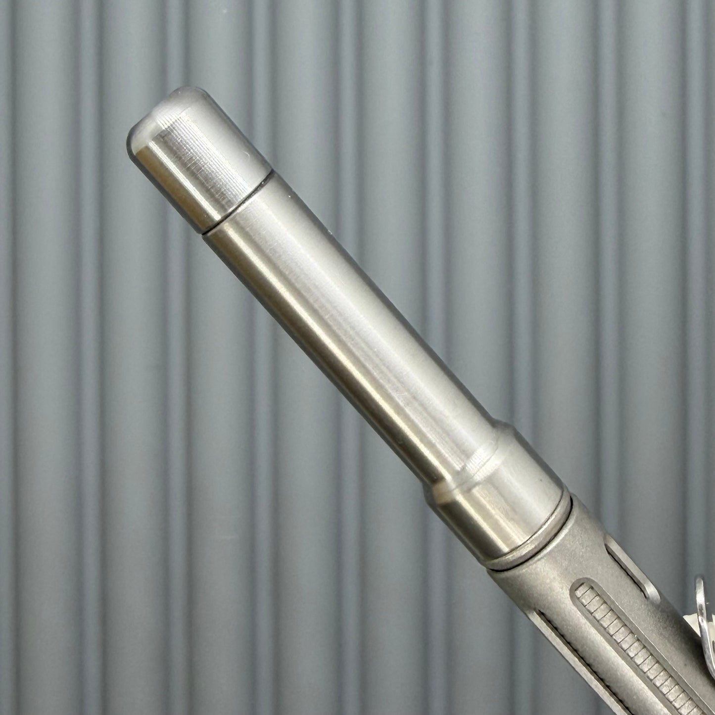 Roady  / Shiny & Matte Titanium with Slot Cap and Groove Grip
