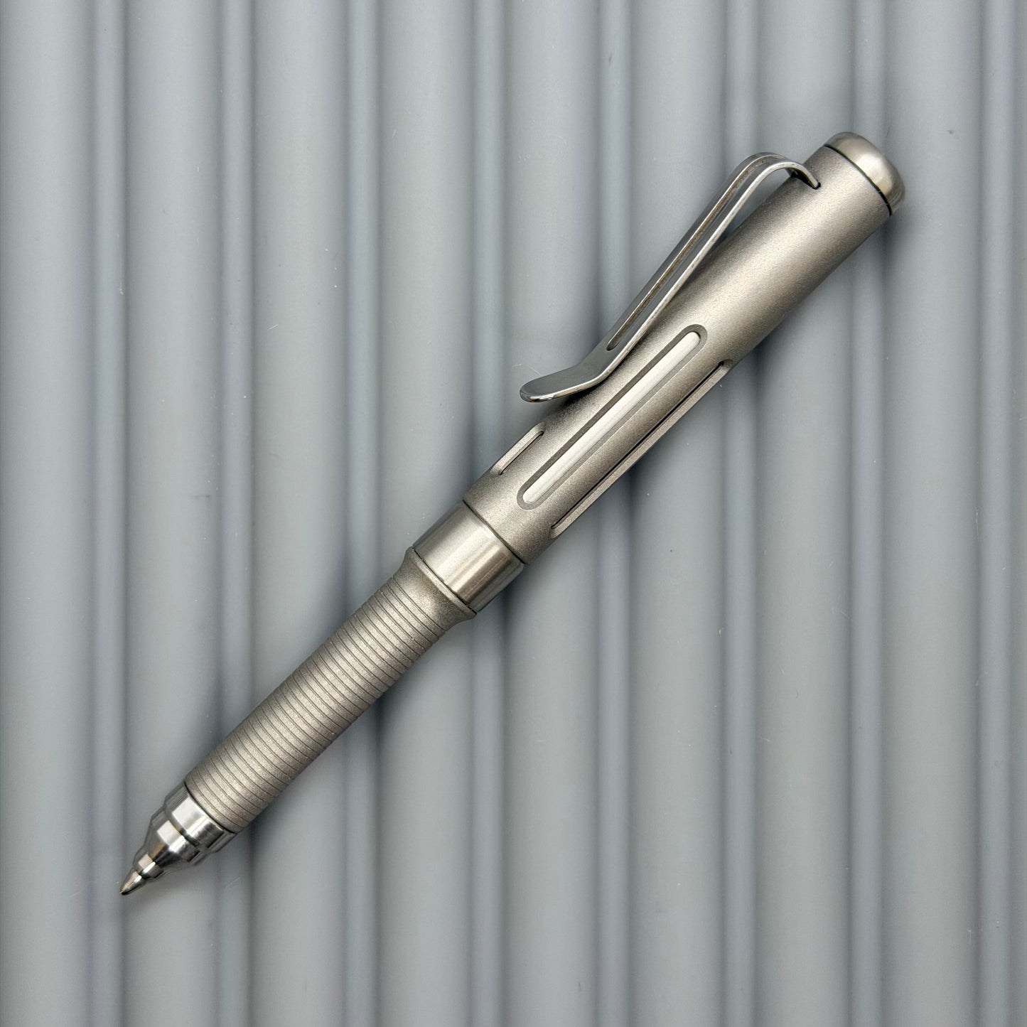 Roady  / Shiny & Matte Titanium with Slot Cap and Groove Grip