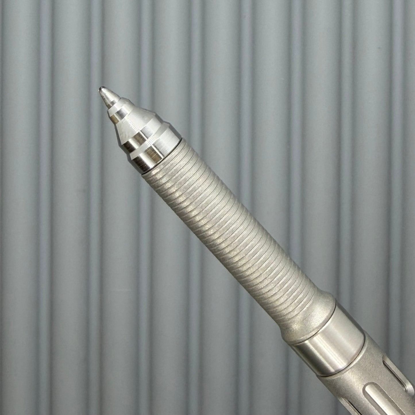 Roady  / Shiny & Matte Titanium with Slot Cap and Groove Grip
