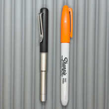 Load image into Gallery viewer, Roady  XL / Titanium - Knurled Grip, Black Aluminum Cap