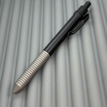 Load image into Gallery viewer, &gt; Spoke Click Model C: Black Aluminum Barrel / Matte Titanium Grooved Grip