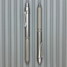 Load image into Gallery viewer, > Spoke Click Model CX: Gunmetal Ano Aluminum Barrel / Matte Titanium Flat Knurled Grip