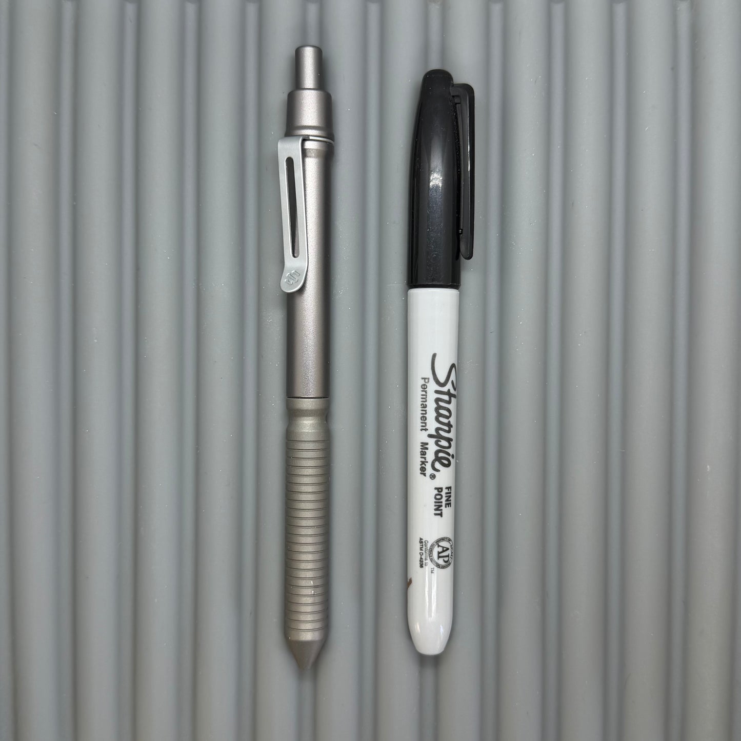> Spoke Click Model CX: Gunmetal Ano Aluminum Barrel / Matte Titanium Grooved Grip