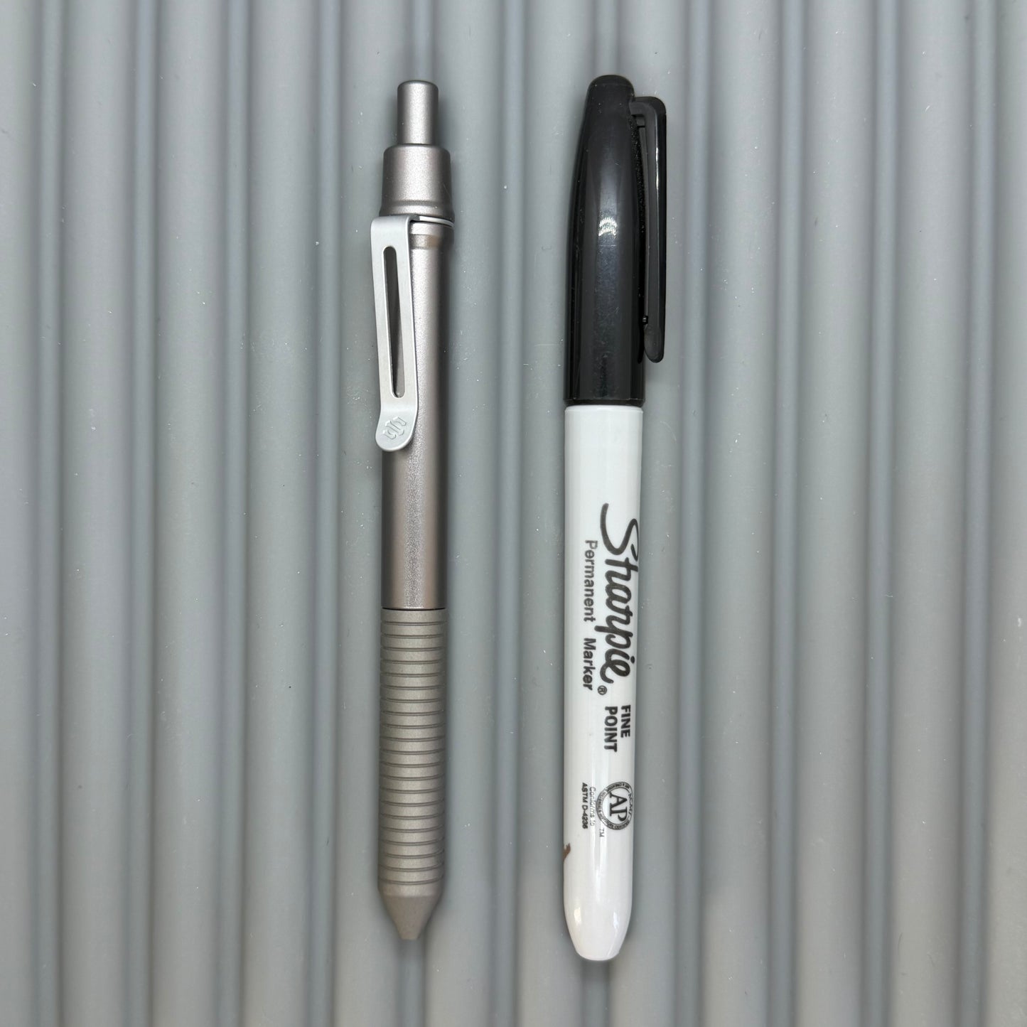 > Spoke Click Model C: Gunmetal Ano Aluminum /  Matte Titanium Grooved Grip