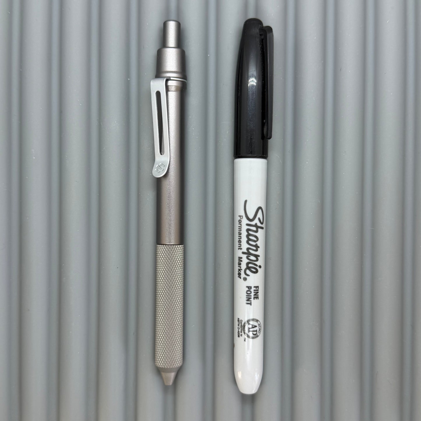 > Spoke Click Model C: Gunmetal Ano Aluminum /  Matte Titanium PEAK Knurled Grip