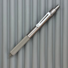 Load image into Gallery viewer, > Spoke Click Model C: Gunmetal Ano Aluminum /  Matte Titanium PEAK Knurled Grip