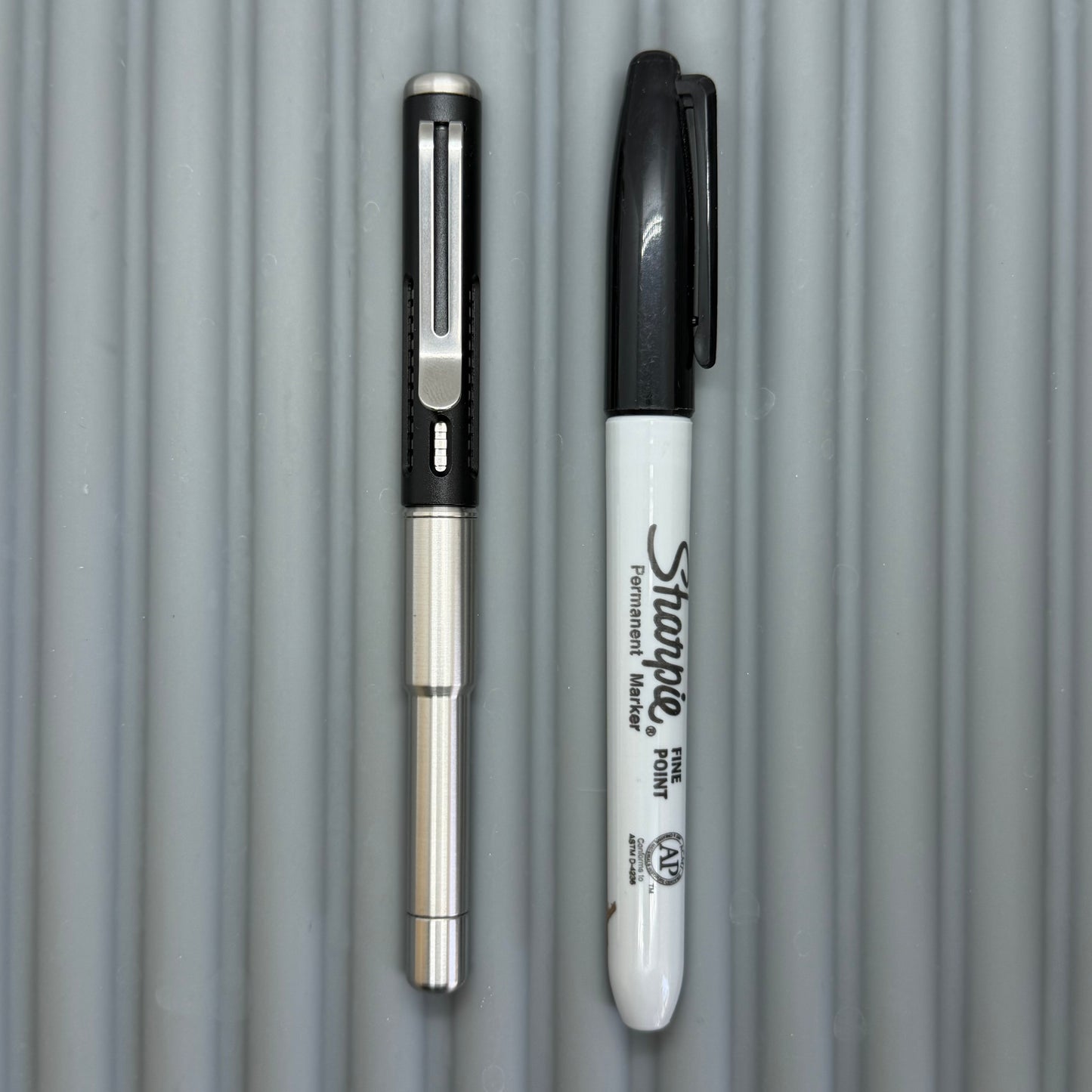 Roady  XL / Titanium - Grooved Grip - Black Aluminum Slot Cap