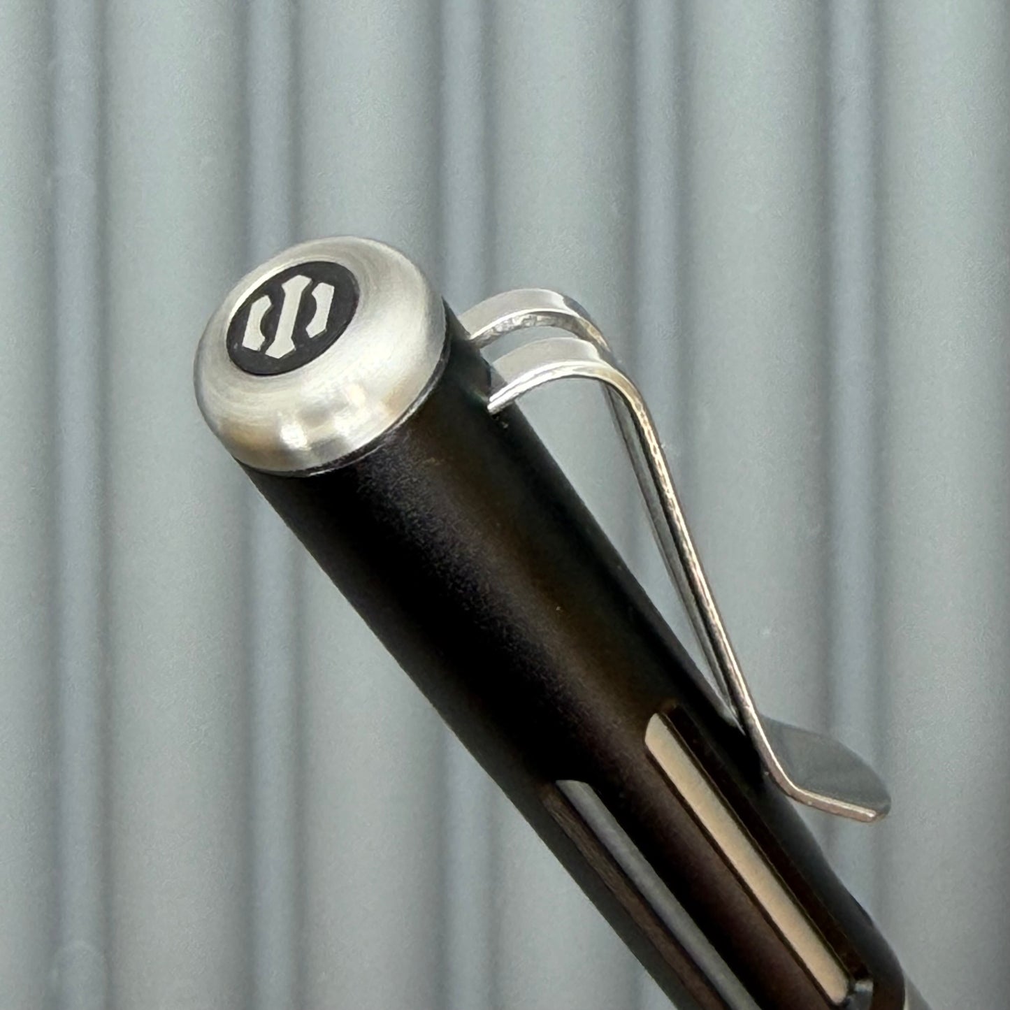 Roady  XL / Titanium - Grooved Grip - Black Aluminum Slot Cap