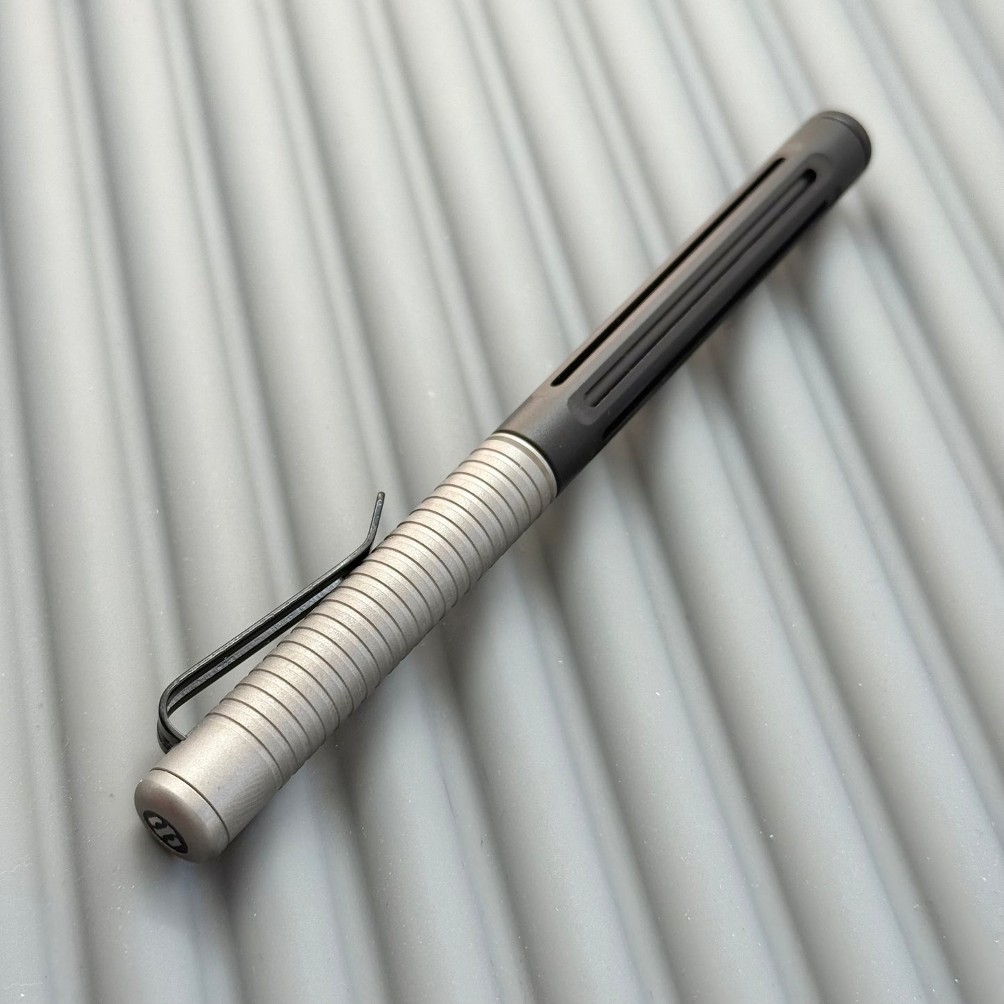 Spoke Pen 2 / Black & Titanium Groove