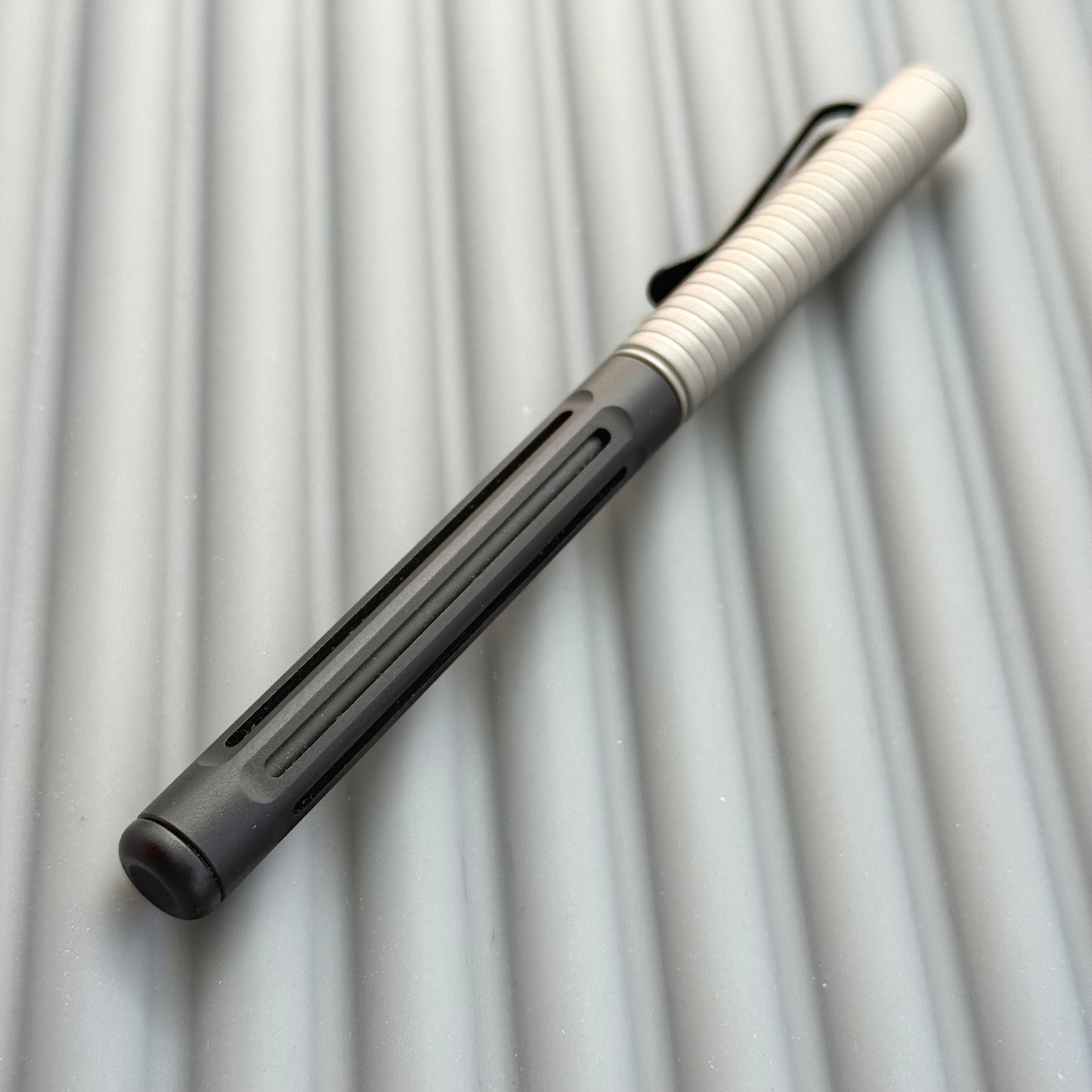 Spoke Pen 2 / Black & Titanium Groove