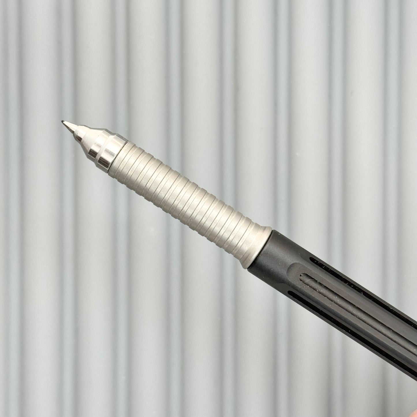 Spoke Pen 2 / Black & Titanium Groove