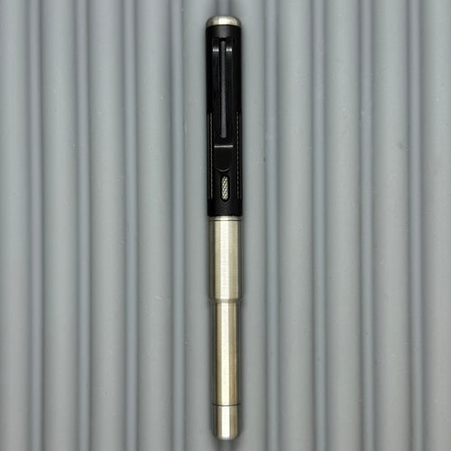 Roady  XL / Titanium - Knurled Grip, Slotted Black Aluminum Cap