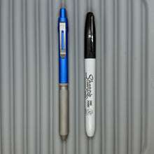 Load image into Gallery viewer, &gt; Spoke Click Model CX: Blue Aluminum / Matte Titanium Knurled Grip