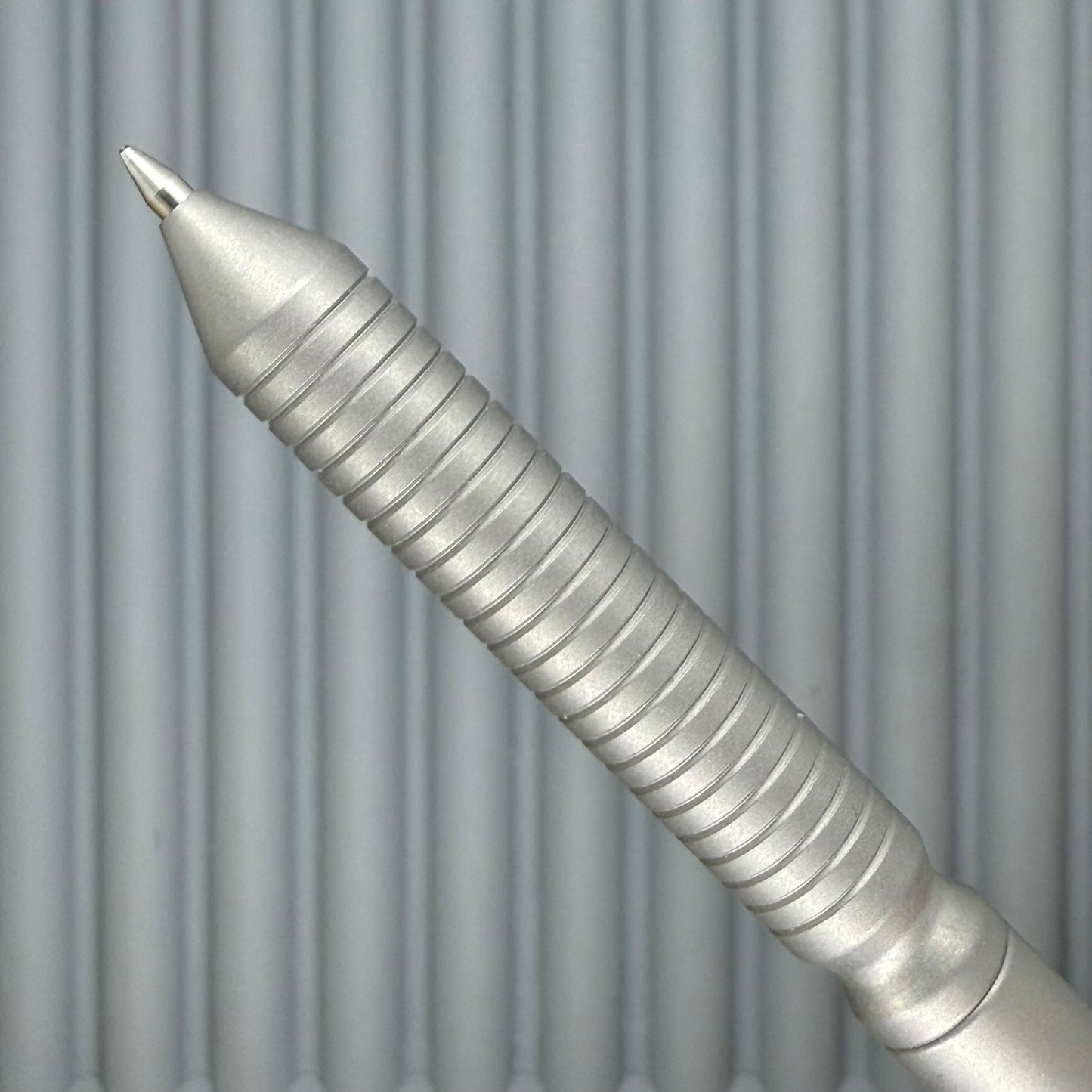 > Spoke Click Model CX: Matte Titanium / Grooved Grip