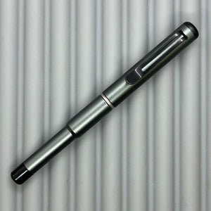 Roady XL / Gunmetal, Knurled Titanium Grip