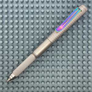 Roady XL / Sandblasted Titanium - Knurled Grip, Grooved Cap with Rainbow Clip