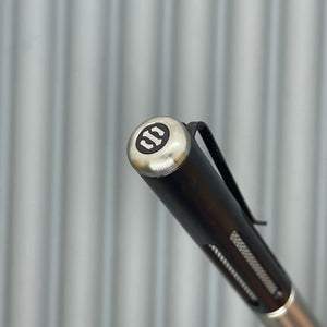 Roady  / Titanium - Knurled Grip, Slotted Black Aluminum Cap