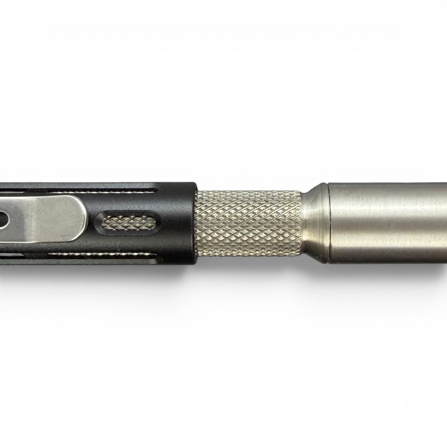 Roady  XL / Titanium - Knurled Grip - Black Aluminum Slot Cap