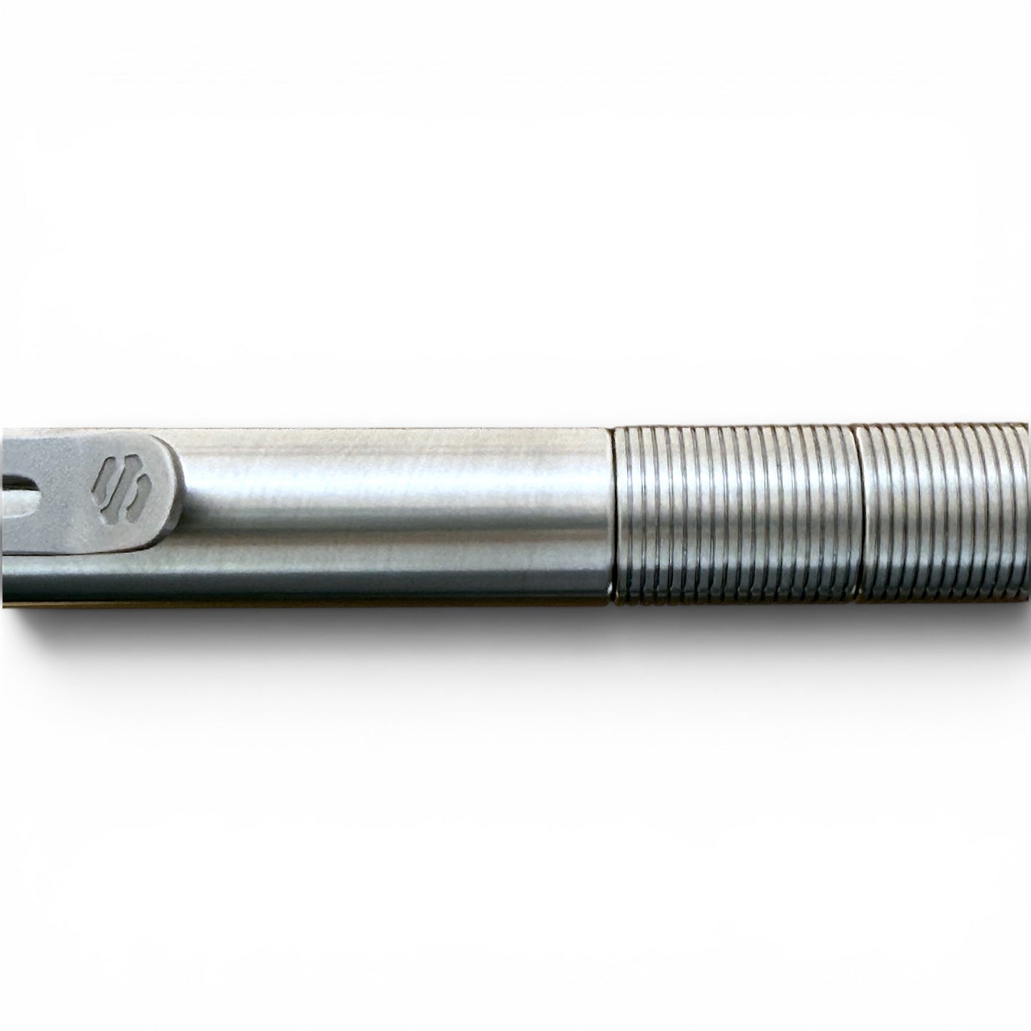 > Spoke Click Model CX-E: Shiny Titanium / Milli-Groove Grip (Uses Pentel® EnerGel refills)