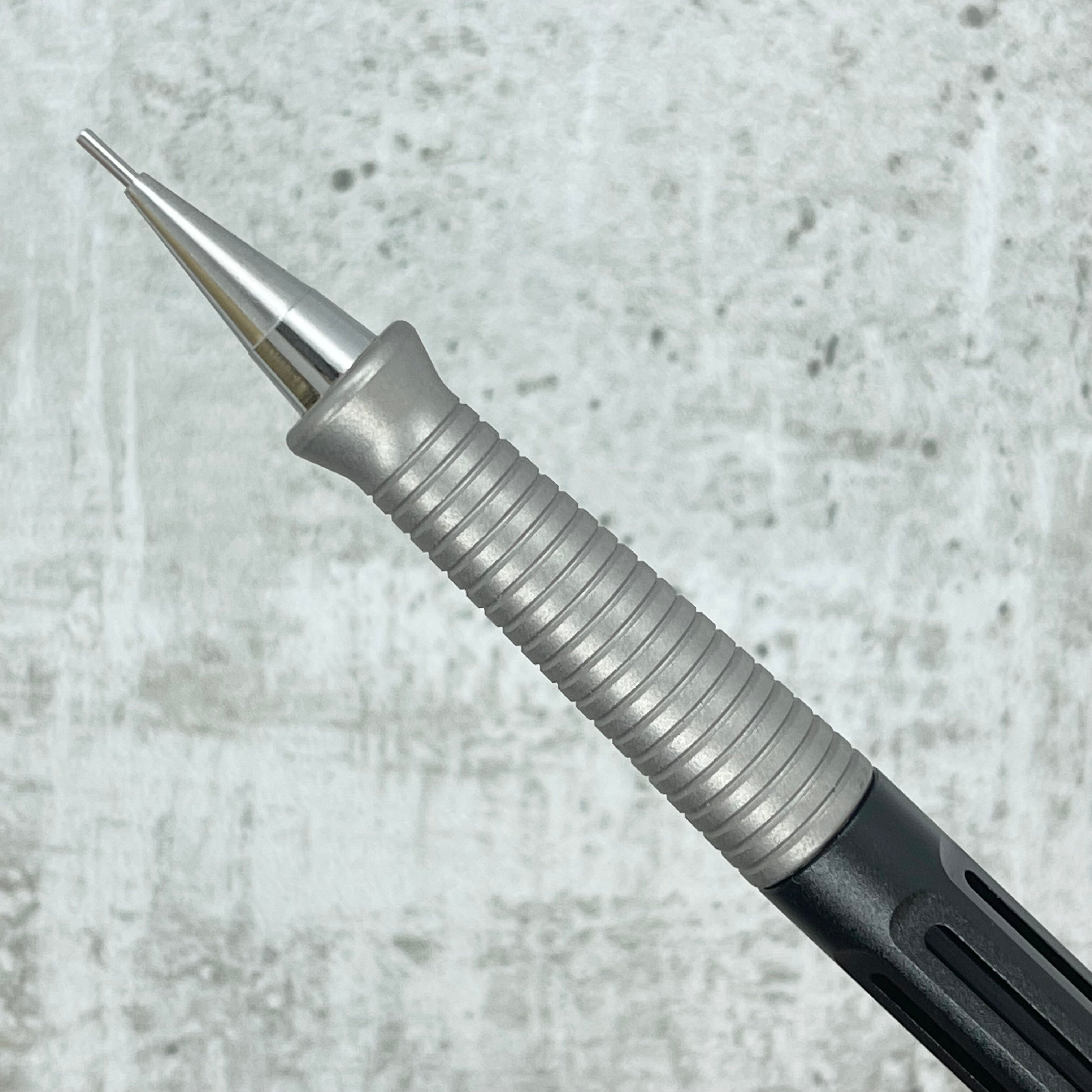 Model 4 / Flare Grip, Matte Titanium – Spoke Design