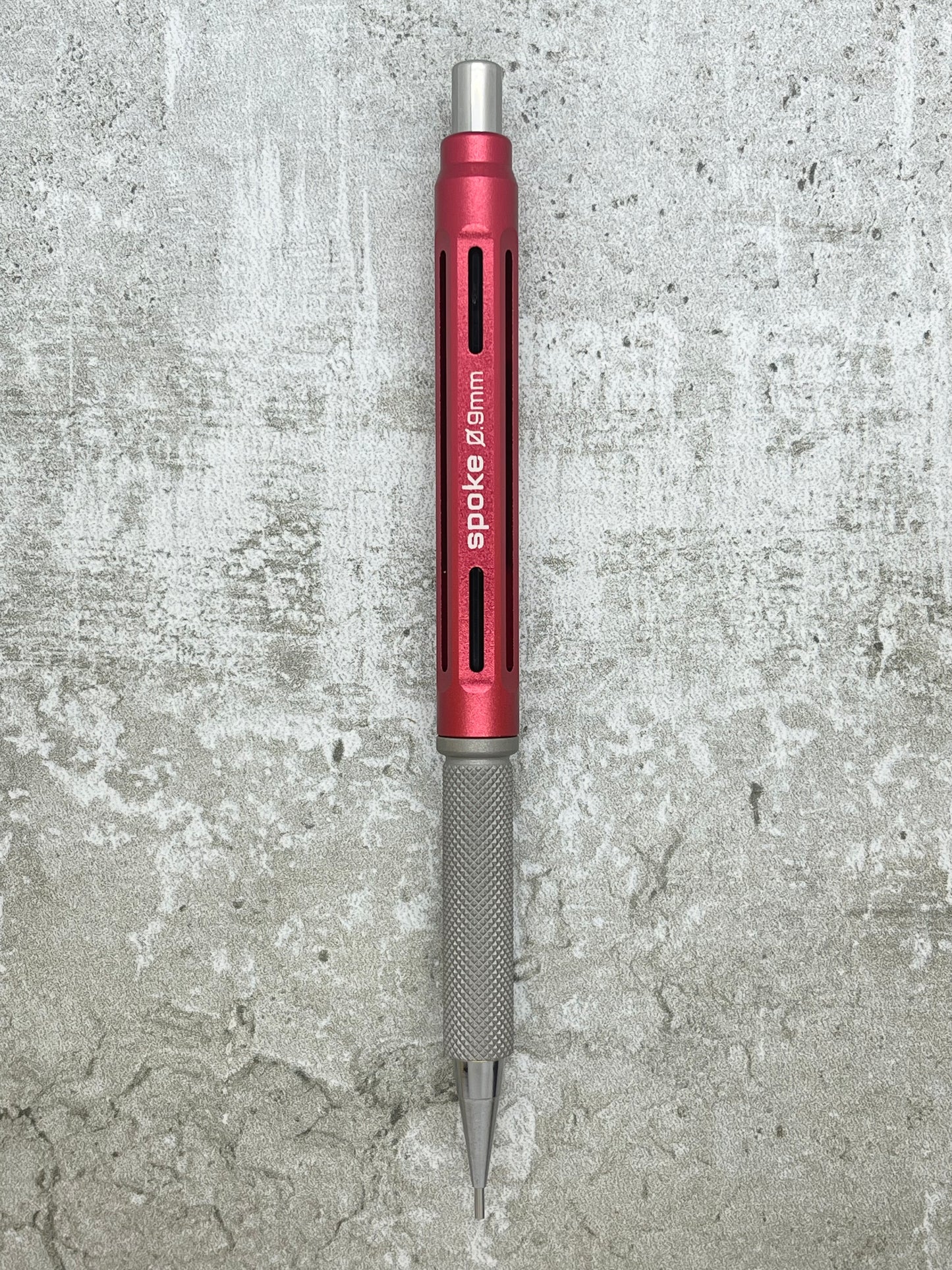 Model 4 / Knurled Grip, Matte Titanium