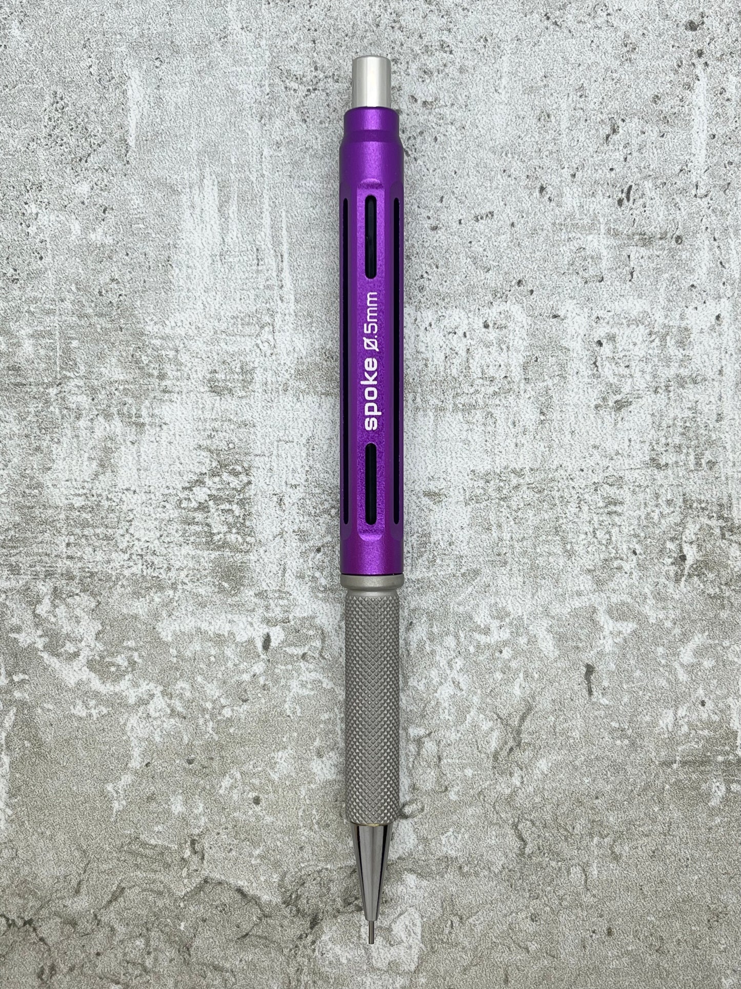 Model 4 / Knurled Grip, Matte Titanium