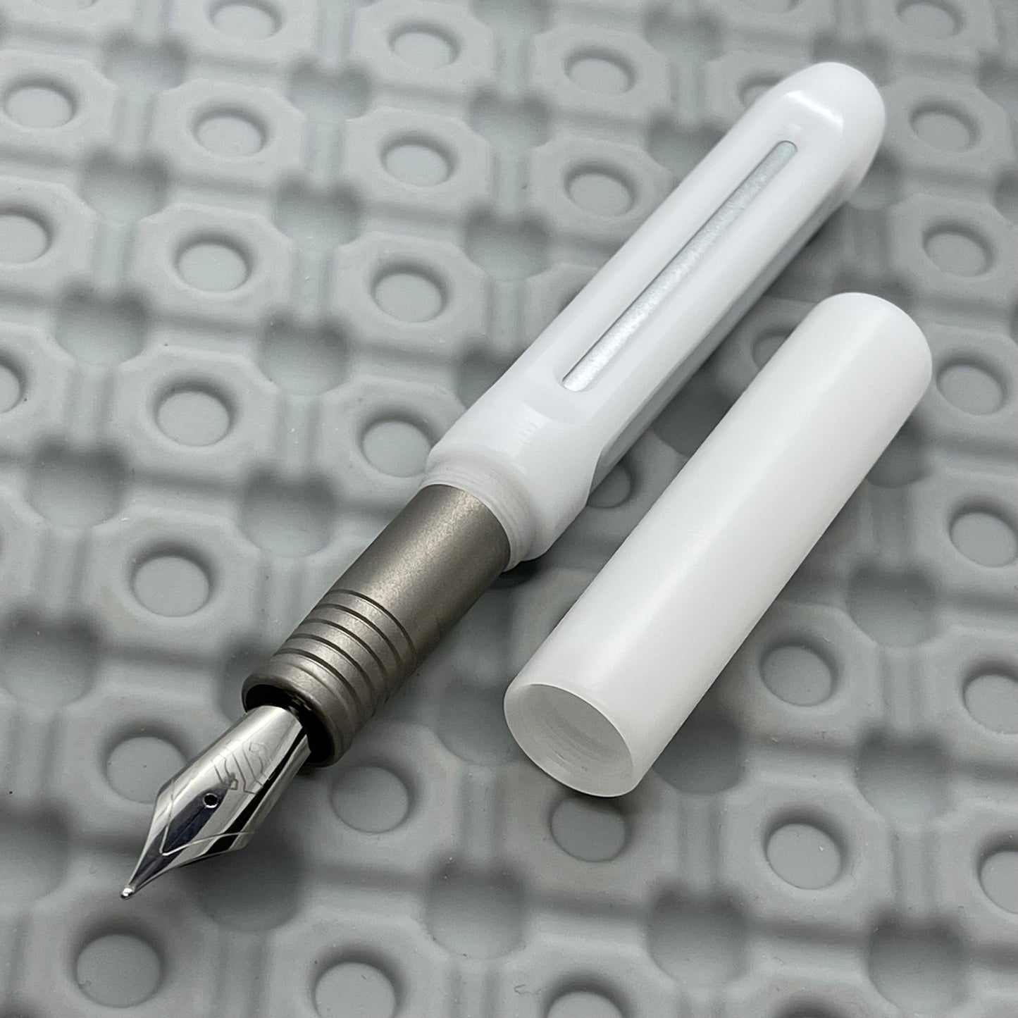 Icon Poly prototype / White