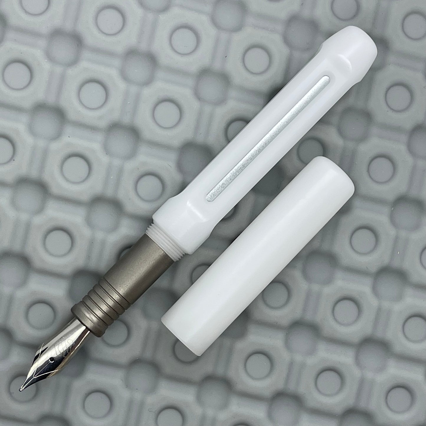 Icon Poly prototype / White