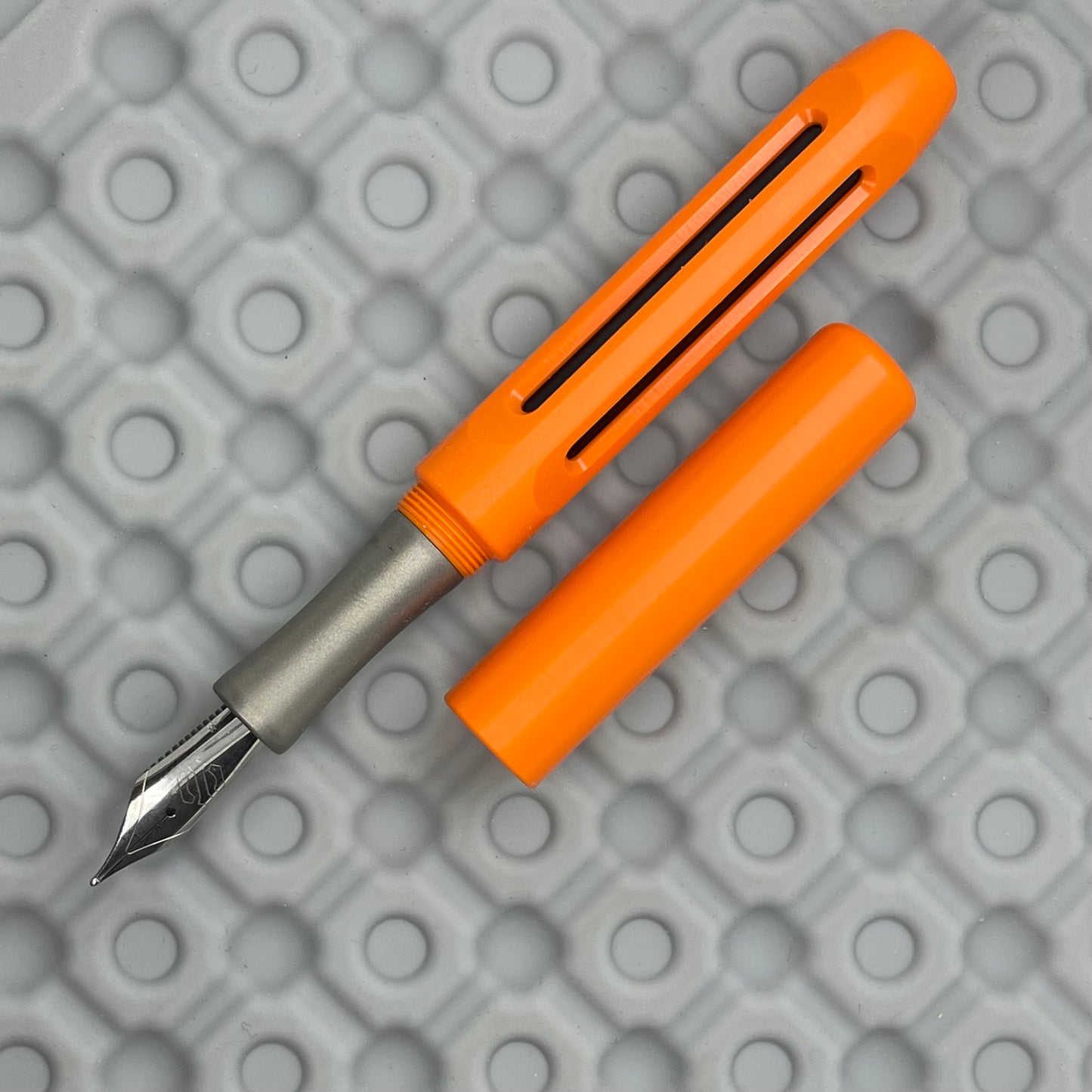 Icon Poly prototype / Blaze Orange