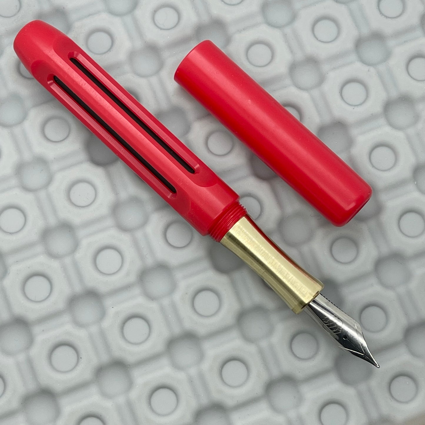 Icon Poly prototype / Red