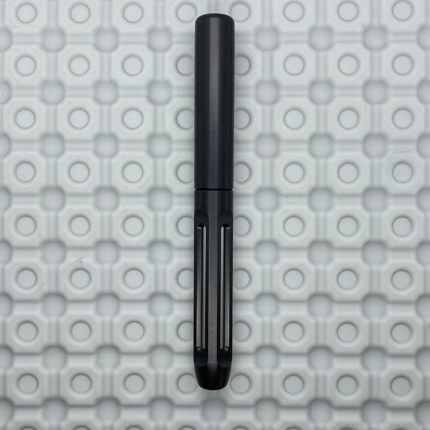 Icon Poly prototype / Black