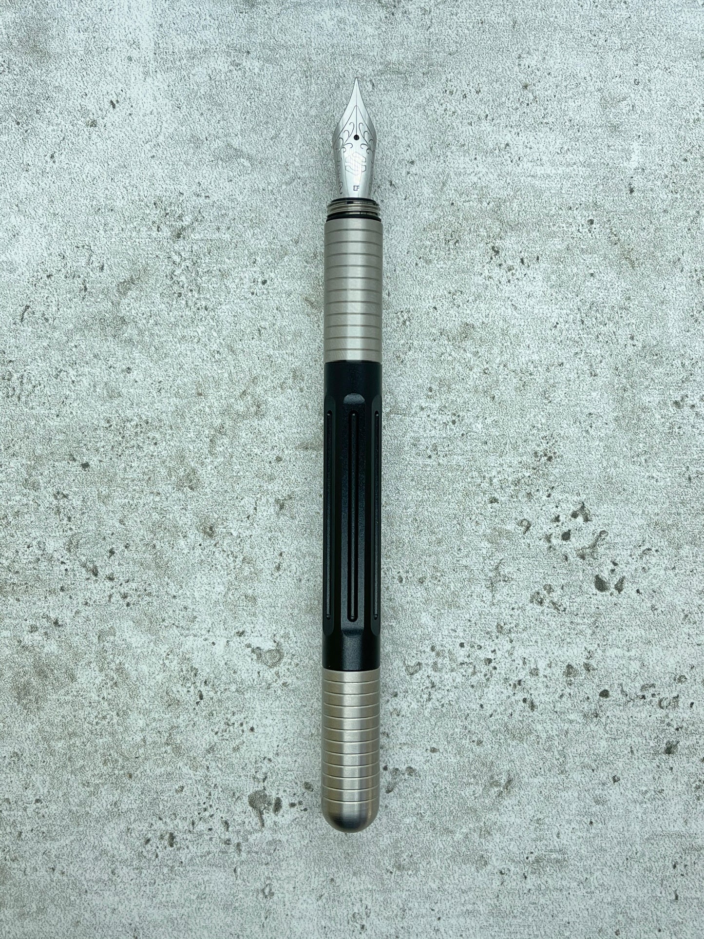 Axle / Titanium (select color)
