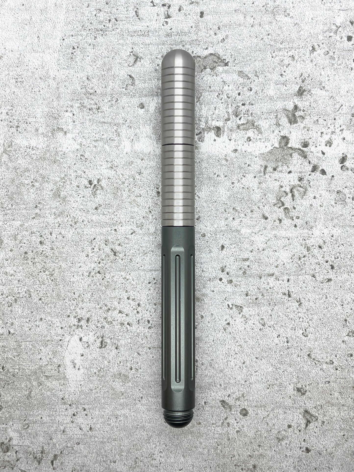 Axle / Titanium (select color)
