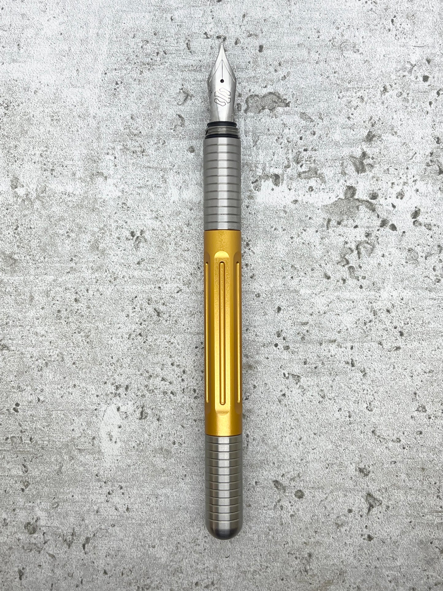Axle / Titanium (select color)