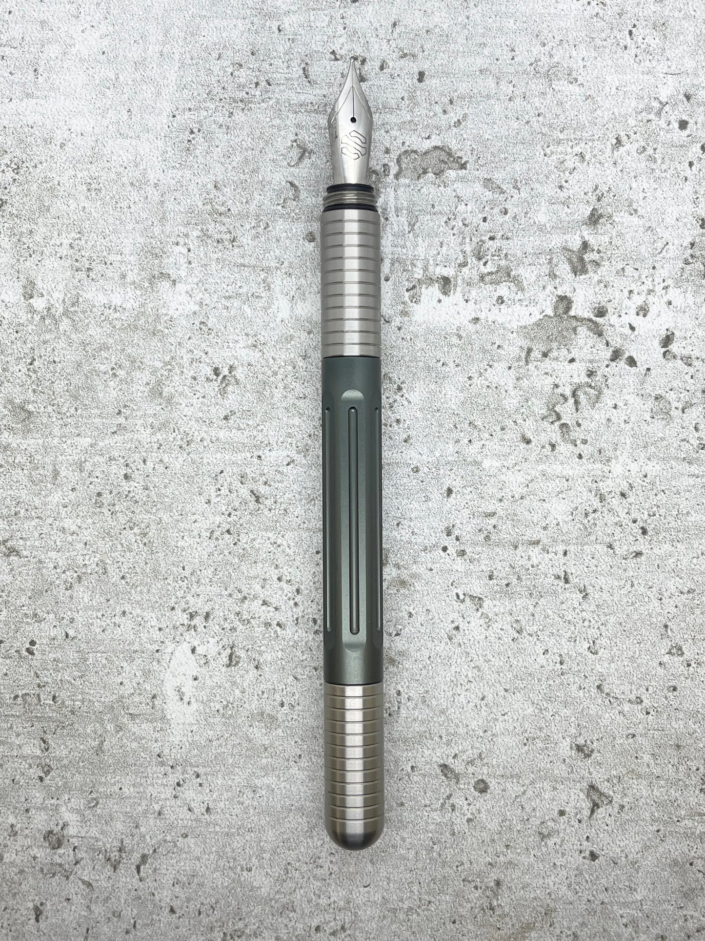 Axle / Titanium (select color)