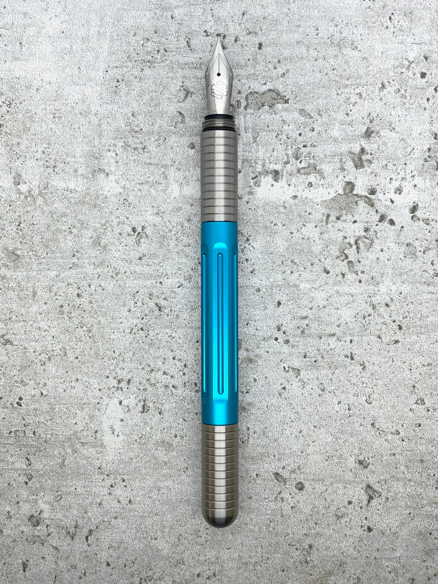 Axle / Titanium (select color)